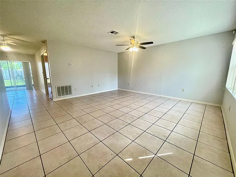 10337 Usher St — Photo 2