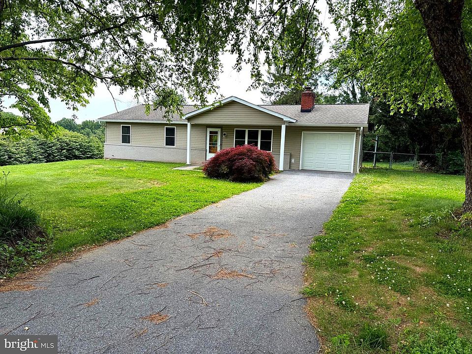 1st image of 810 Wisteria Dr