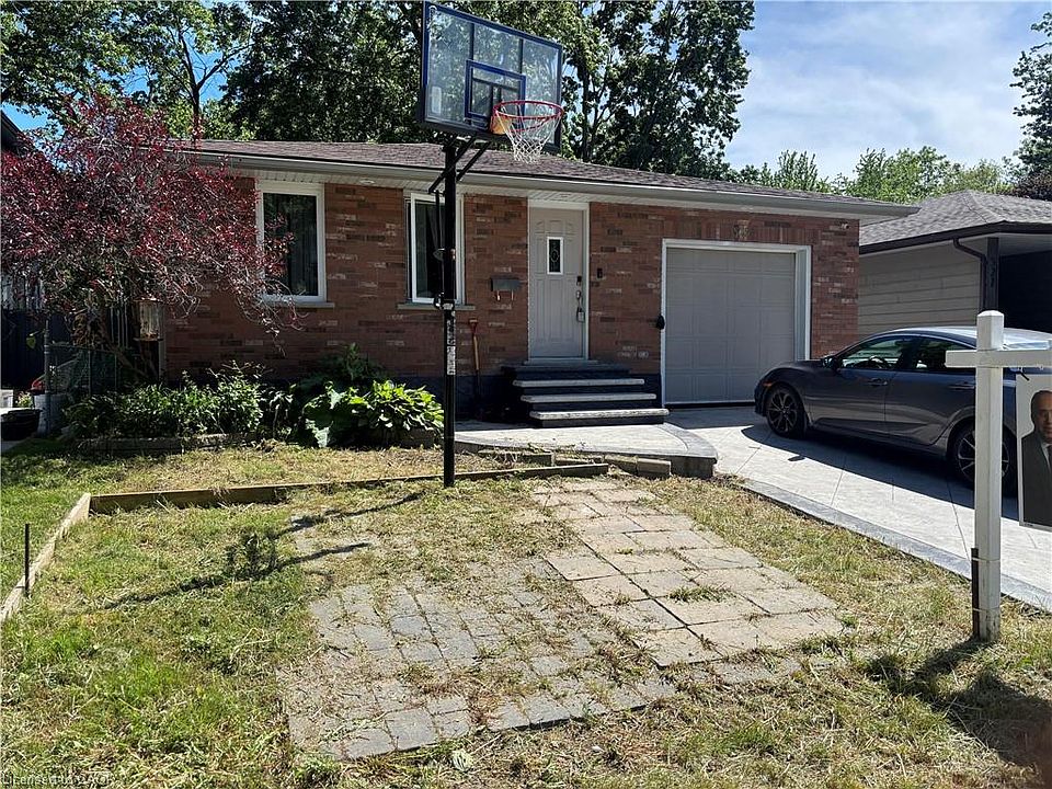 1st image of 525 Fallingbrook Dr