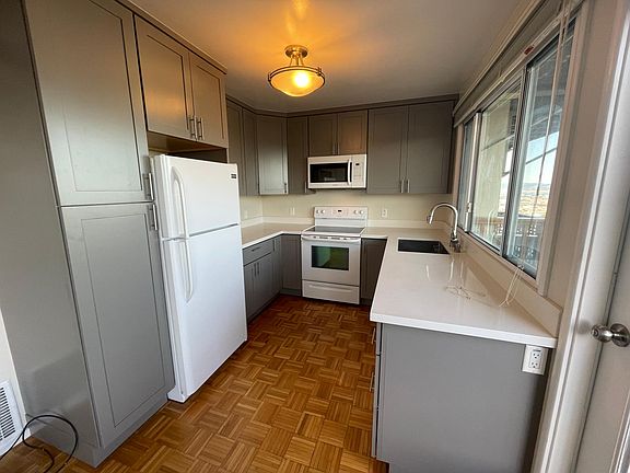 2nd image of 789 Corbett Ave #2