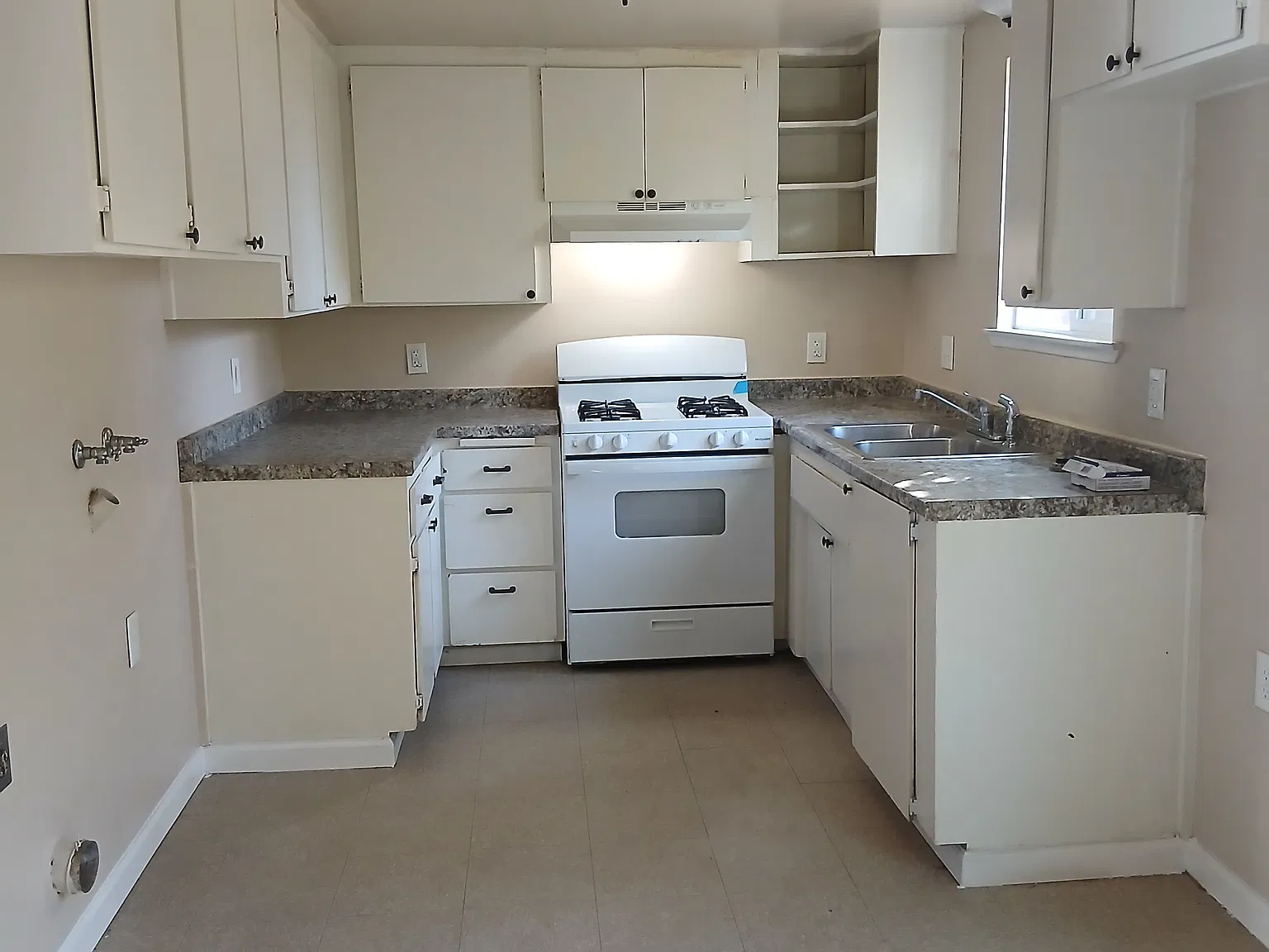 2 bed, 1.5 bath, 970 sqft, $1,200 — Photo 2