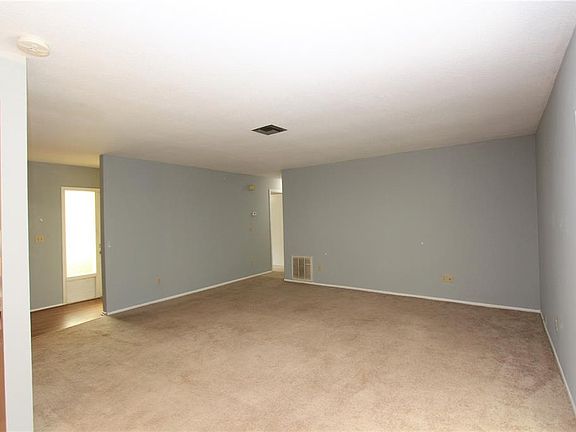 3rd image of 20255 Benton Ave