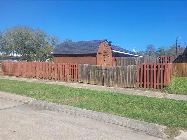2025 Starling Dr — Photo 37