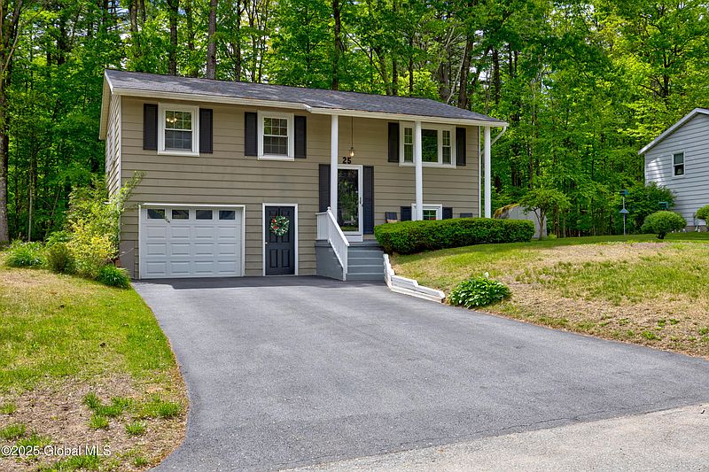 2nd image of 25 Lamplighter Lane Lane