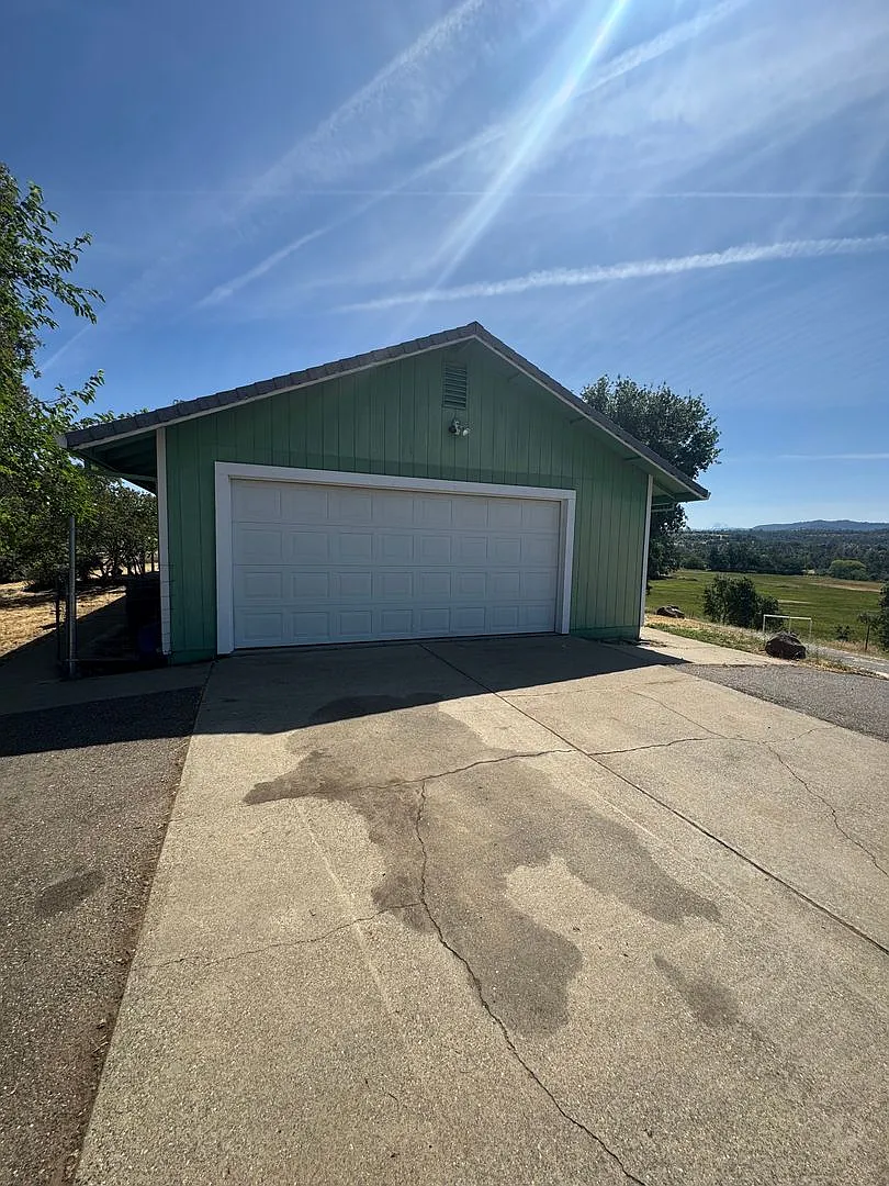 Building Photo - 26837 Whitmore Rd