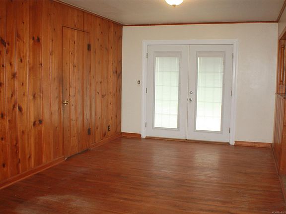 3rd image of 1221 Terrace Dr