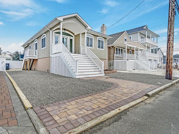 3rd image of 206 Eisenhower Ave