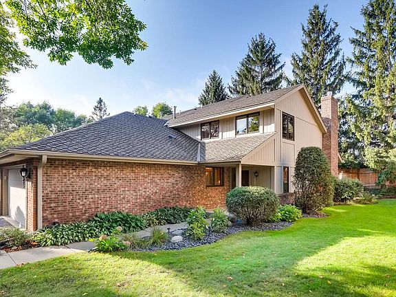 3rd image of 1116 Hollybrook Dr