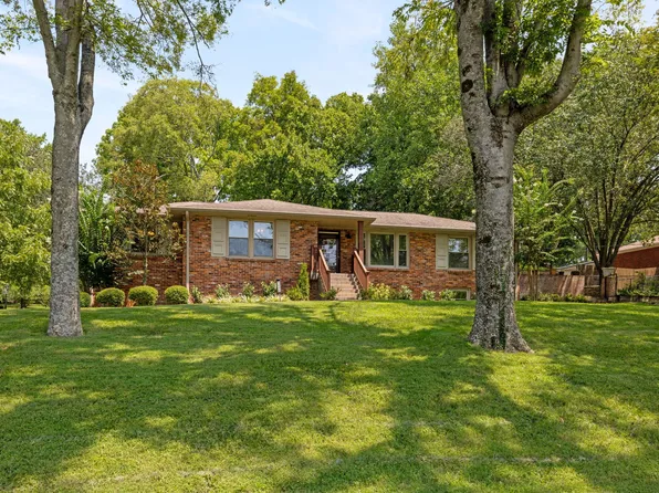 5000 Briarwood Dr, Nashville, TN 37211