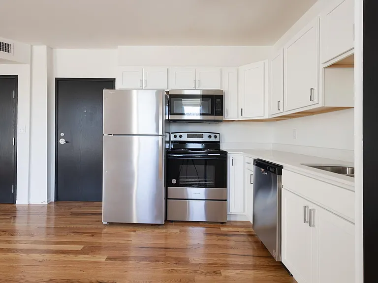 Rink Savoy Apartments — Photo 6