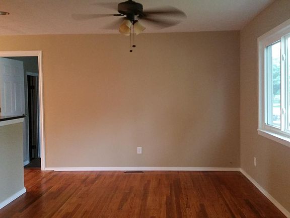 2nd image of 2939 Colonial Dr