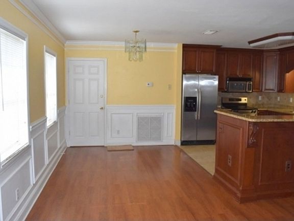 3rd image of 7812 N Saint Vincent St