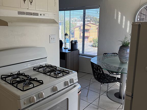 5th image of 4068 Oakcrest Dr APT 4
