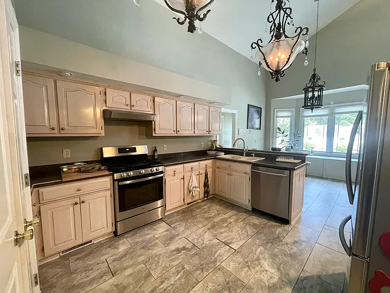 217 Golden Maple Dr — Photo 7