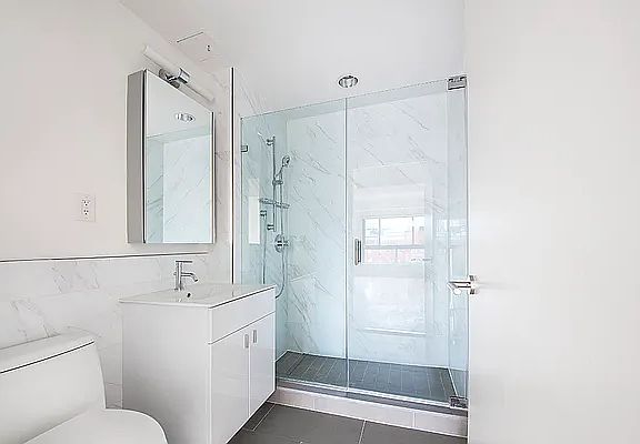 4th image of 171 W 131st St APT 610