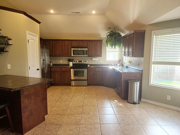 3rd image of 217 W Pheasant Ln