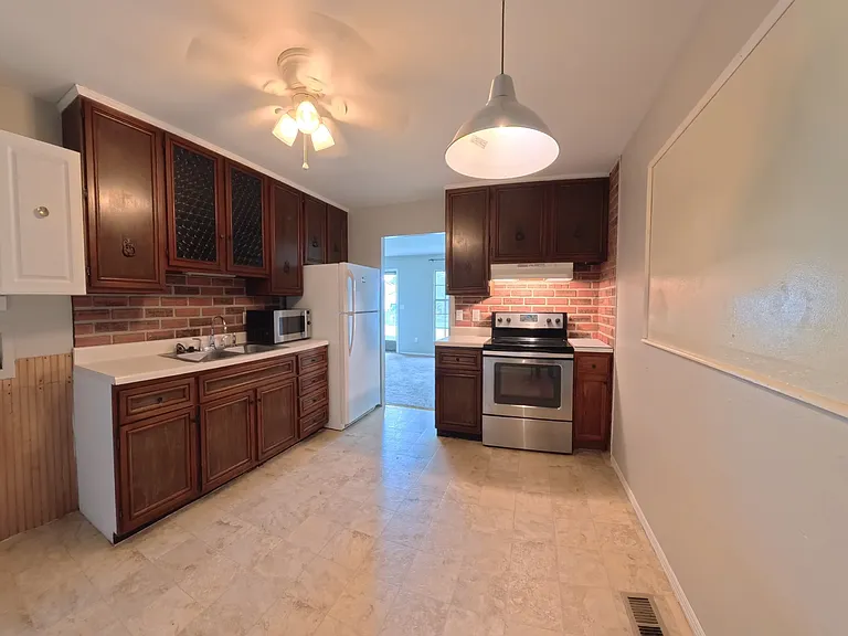 1101 W Nixon Dr — Photo 5