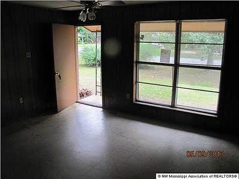 4th image of 195 Greenbriar Cir