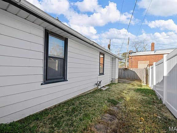 4th image of 4511 Jamieson Ave