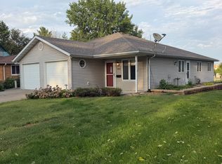 1204 N Main St, Pella, IA 50219