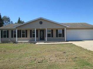 202 Dana Dr, Ray City, GA 31645