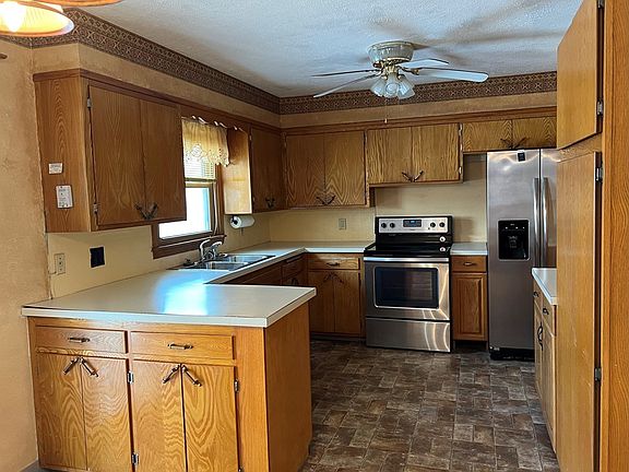 4th image of 1126 Roach St