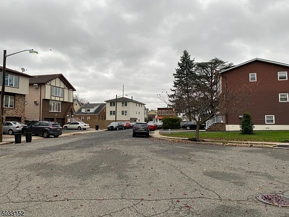 3rd image of 6 Canella Ct Unit A-1