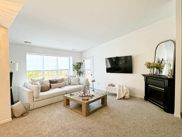 44060 Rushcliffe Dr — Photo 4