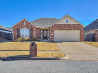 5129 S Skylane Dr W, Sand Springs, OK 74063