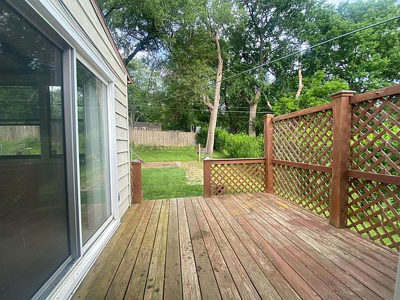2nd image of 6406 Larsen Ln