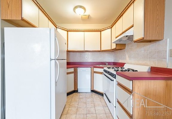 3rd image of 280 Saint James Pl APT 3