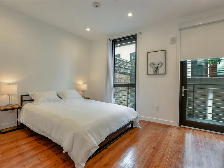 The guest bedrooms have a large terrace and floor to ceiling doors and windows.