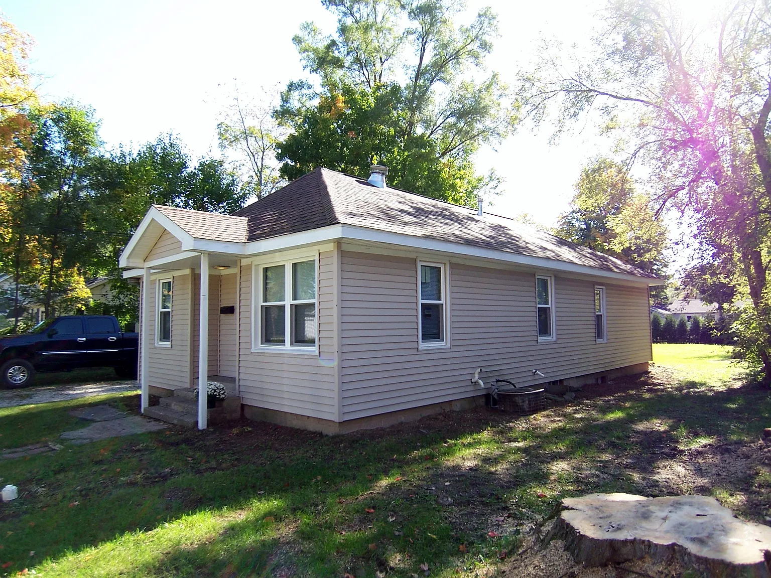 78 Carrie St photo 1