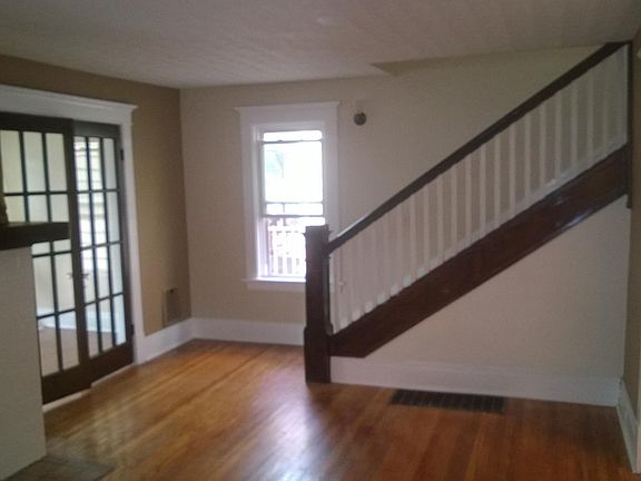 5th image of 139 E Hazeltine Ave