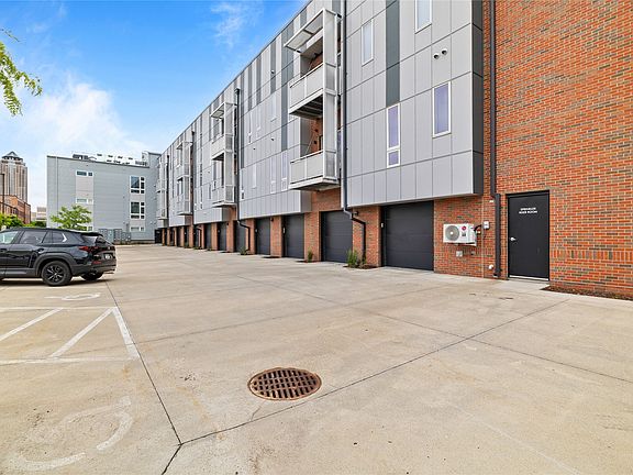 4th image of 400 SW 7th St #209