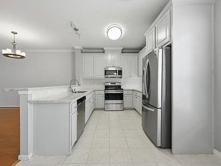 2913 Crawford St #B — Photo 12