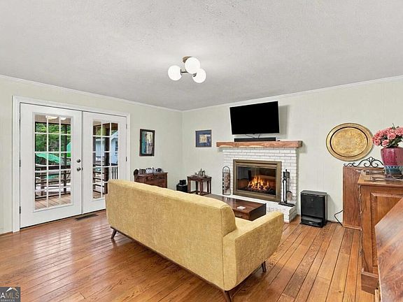 5th image of 1060 Cumberland Valley Rd