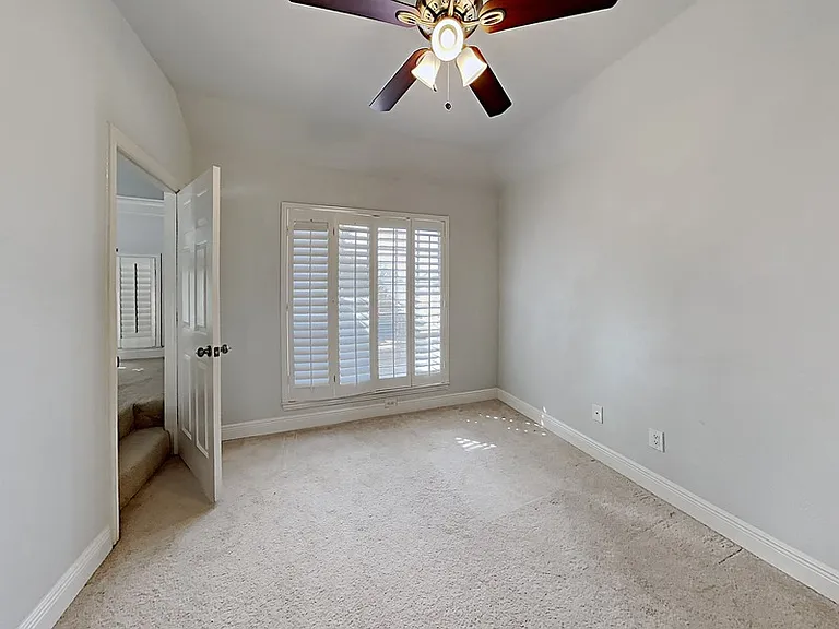 14620 Stratford Ct — Photo 11