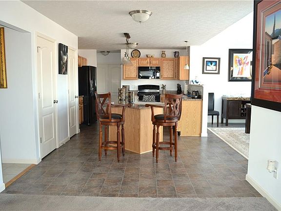 5th image of 20 Club House Dr