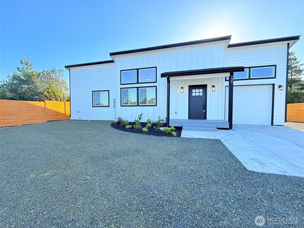 737 Ocean Shores Boulevard SW, Ocean Shores, WA 98569
