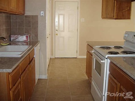 3rd image of 525 Meadow St