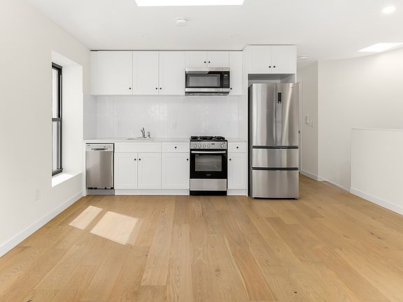 4th image of 115 Willoughby St #Penthouse
