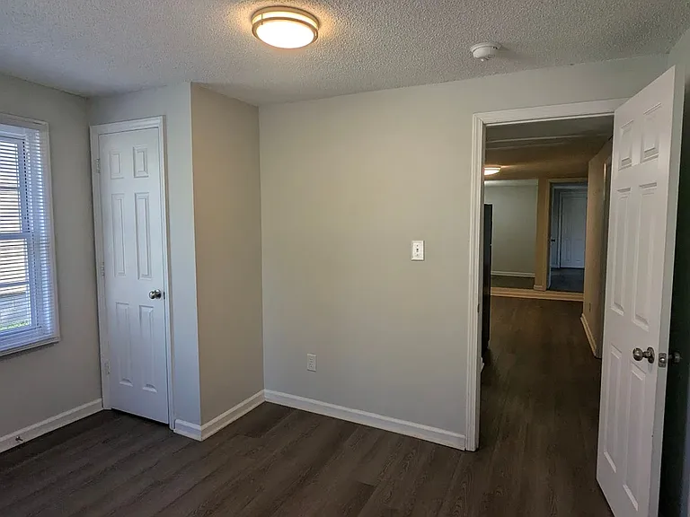 907 Bennett St — Photo 25