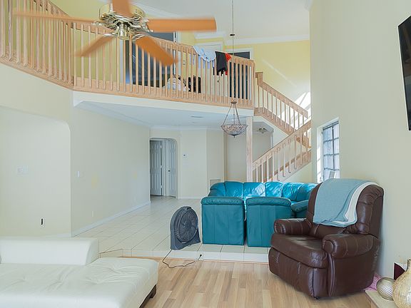 3rd image of 751 Villa Portofino Cir