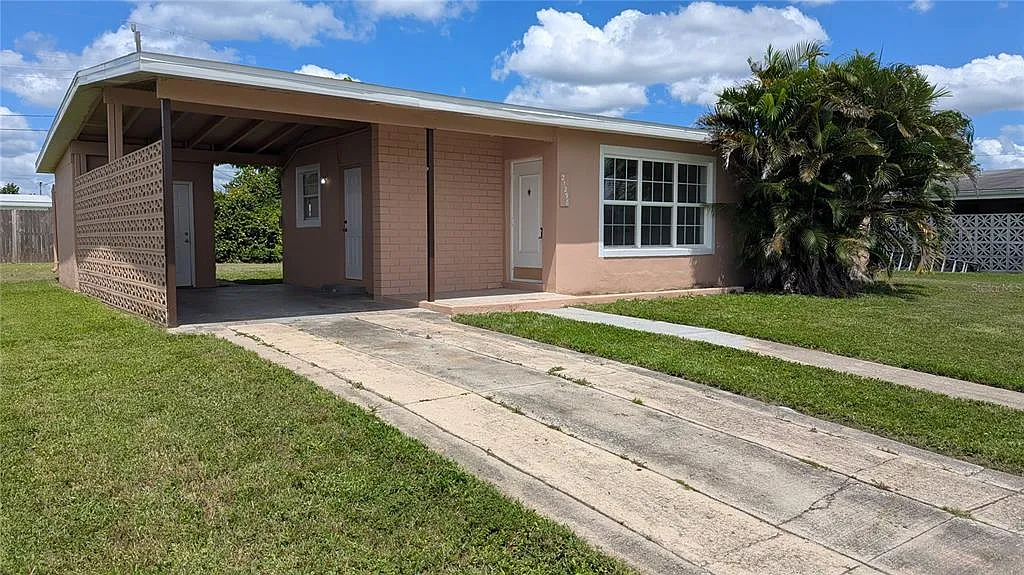 2 bed, 1.0 bath, 994 sqft, $1,400 — Photo 2