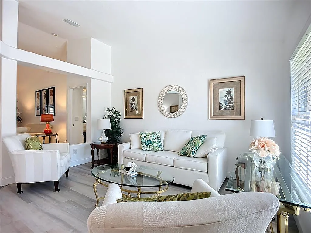 3 bed, 2.0 bath, 2006 sqft, $2,150 — Photo 3