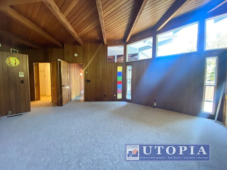 215 Blackpoint Ln — Photo 11