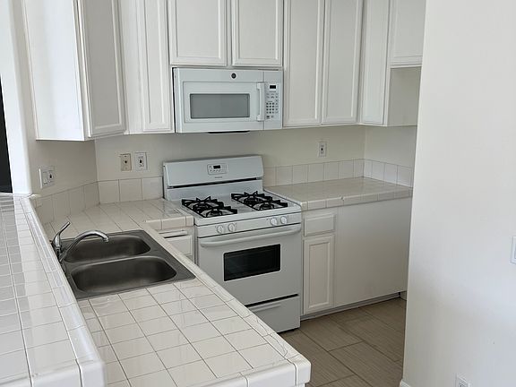 5th image of 6901 Laurel Canyon Blvd APT 202