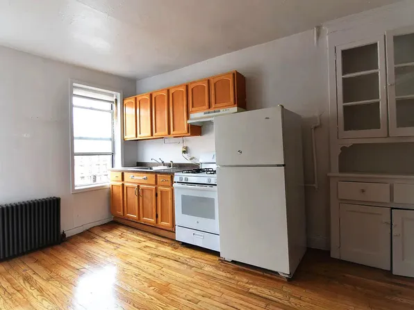 487 Hicks Street image 1 of 4