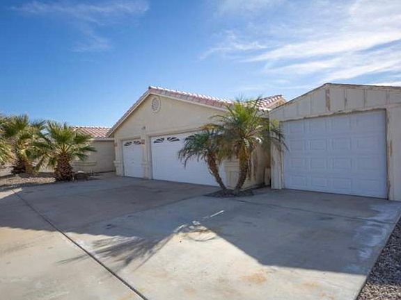 3rd image of 3810 Yucca Dr